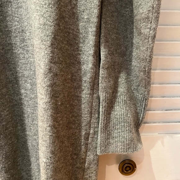 Abercombie & Fitch grey sweater dress- size small tall - Picture 4 of 5
